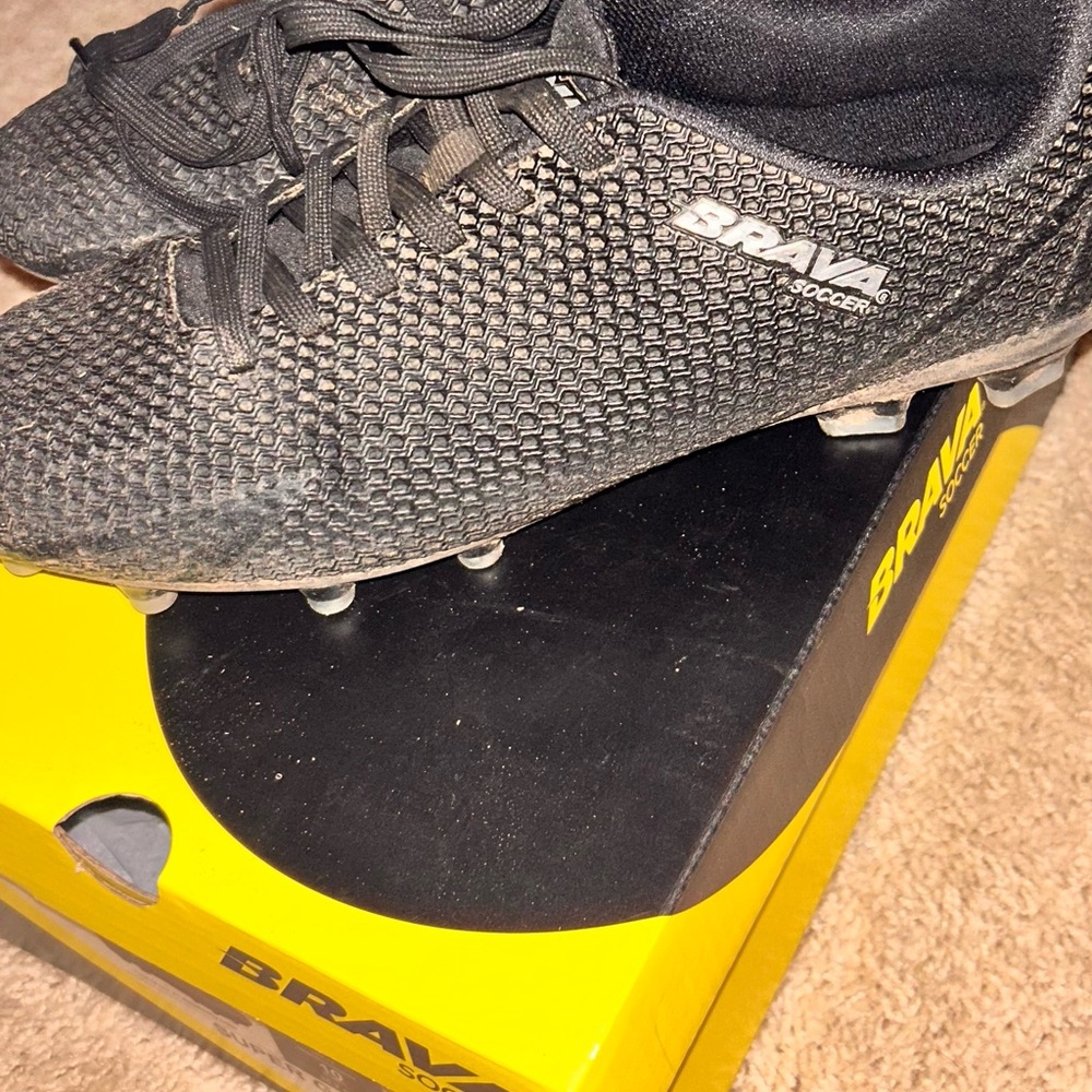 Brava Men's Black Athletic Soccer Shoes